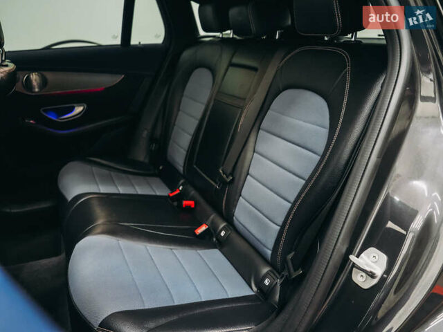 Чорний Мерседес EQC, об'ємом двигуна 0 л та пробігом 164 тис. км за 26405 $, фото 71 на Automoto.ua