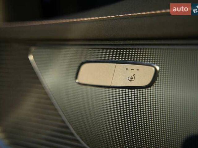 Черный Мерседес EQC, объемом двигателя 0 л и пробегом 78 тыс. км за 33900 $, фото 48 на Automoto.ua