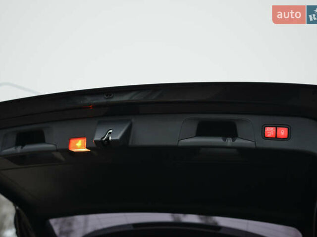 Чорний Мерседес EQC, об'ємом двигуна 0 л та пробігом 75 тис. км за 35500 $, фото 19 на Automoto.ua