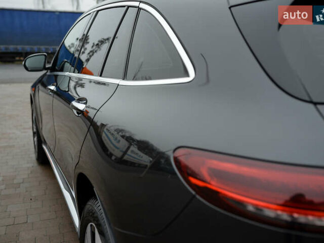 Чорний Мерседес EQC, об'ємом двигуна 0 л та пробігом 75 тис. км за 35500 $, фото 16 на Automoto.ua