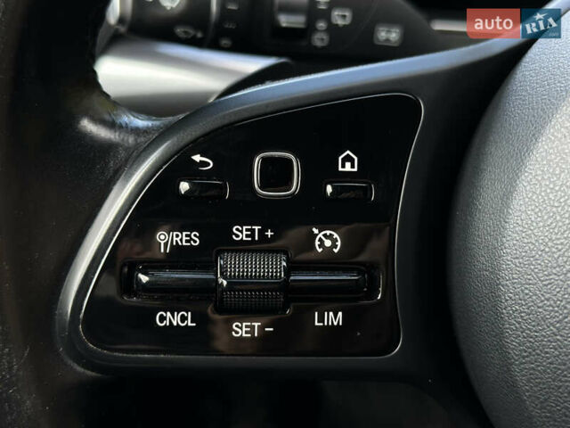 Черный Мерседес EQC, объемом двигателя 0 л и пробегом 65 тыс. км за 38800 $, фото 62 на Automoto.ua