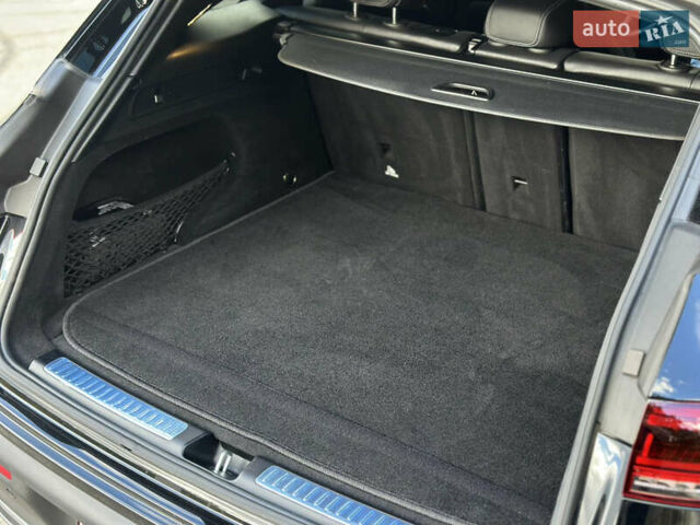 Черный Мерседес EQC, объемом двигателя 0 л и пробегом 65 тыс. км за 38800 $, фото 83 на Automoto.ua