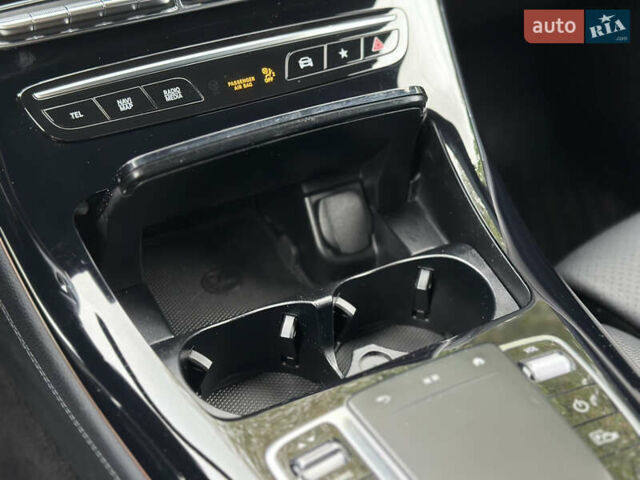 Черный Мерседес EQC, объемом двигателя 0 л и пробегом 65 тыс. км за 38800 $, фото 54 на Automoto.ua