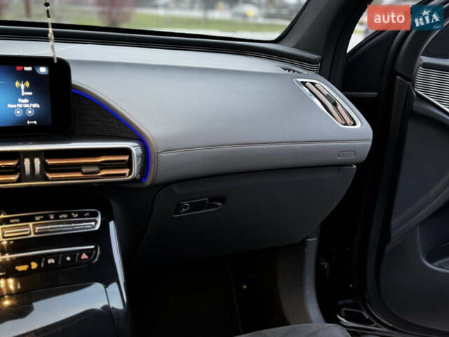 Чорний Мерседес EQC, об'ємом двигуна 0 л та пробігом 41 тис. км за 50000 $, фото 44 на Automoto.ua