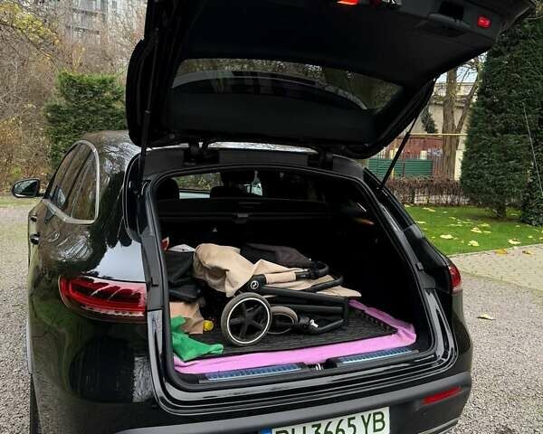 Чорний Мерседес EQC, об'ємом двигуна 0 л та пробігом 36 тис. км за 36900 $, фото 11 на Automoto.ua