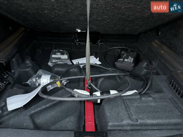 Чорний Мерседес EQC, об'ємом двигуна 0 л та пробігом 41 тис. км за 50000 $, фото 46 на Automoto.ua