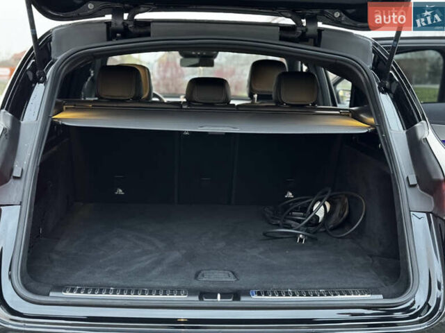 Чорний Мерседес EQC, об'ємом двигуна 0 л та пробігом 41 тис. км за 50000 $, фото 43 на Automoto.ua