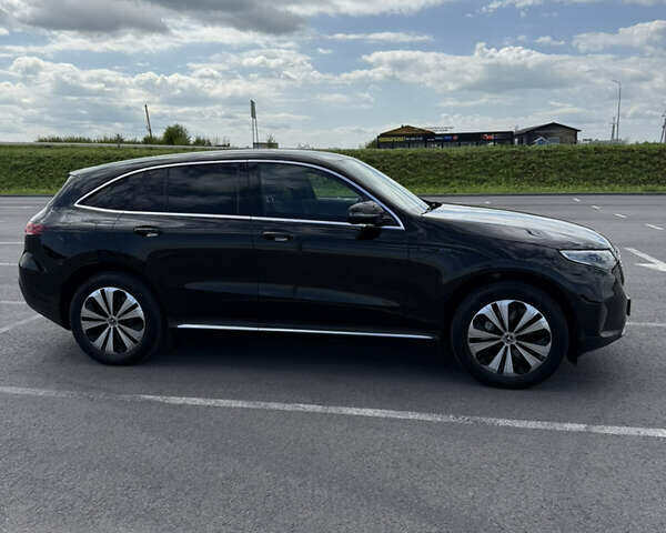 Чорний Мерседес EQC, об'ємом двигуна 0 л та пробігом 60 тис. км за 40400 $, фото 16 на Automoto.ua