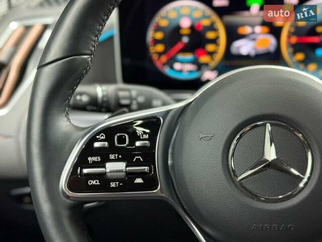 Серый Мерседес EQC, объемом двигателя 0 л и пробегом 8 тыс. км за 44356 $, фото 25 на Automoto.ua