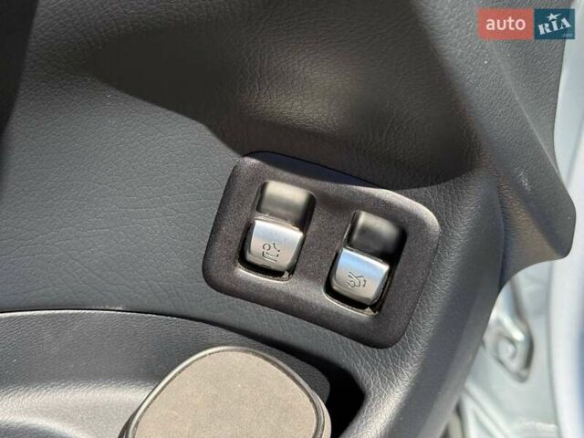 Сірий Мерседес EQC, об'ємом двигуна 0 л та пробігом 62 тис. км за 45500 $, фото 38 на Automoto.ua