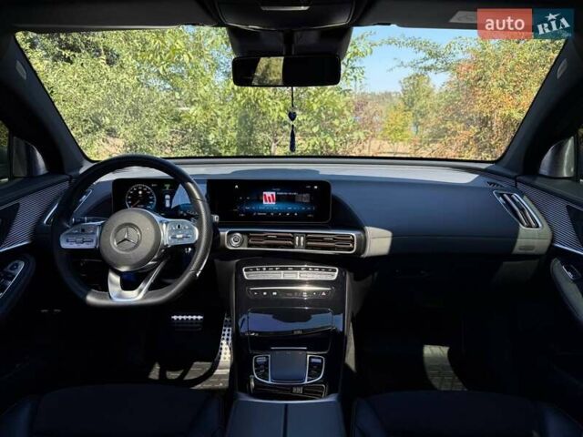 Сірий Мерседес EQC, об'ємом двигуна 0 л та пробігом 62 тис. км за 45500 $, фото 43 на Automoto.ua