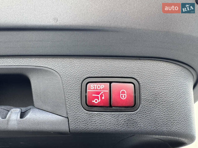 Серый Мерседес EQC, объемом двигателя 0 л и пробегом 118 тыс. км за 34999 $, фото 64 на Automoto.ua