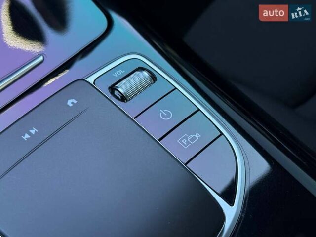 Сірий Мерседес EQC, об'ємом двигуна 0 л та пробігом 62 тис. км за 45500 $, фото 65 на Automoto.ua