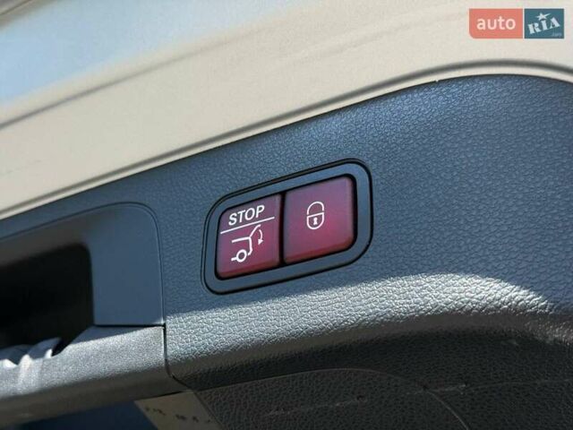 Сірий Мерседес EQC, об'ємом двигуна 0 л та пробігом 62 тис. км за 45500 $, фото 28 на Automoto.ua