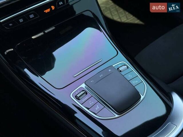 Сірий Мерседес EQC, об'ємом двигуна 0 л та пробігом 62 тис. км за 45500 $, фото 60 на Automoto.ua