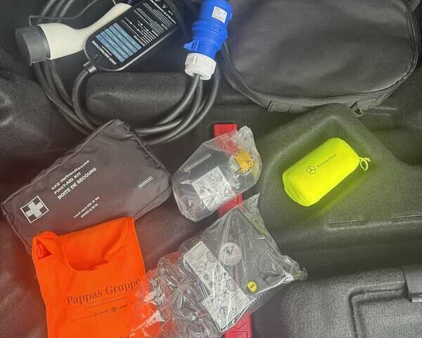 Сірий Мерседес EQC, об'ємом двигуна 0 л та пробігом 138 тис. км за 30500 $, фото 65 на Automoto.ua