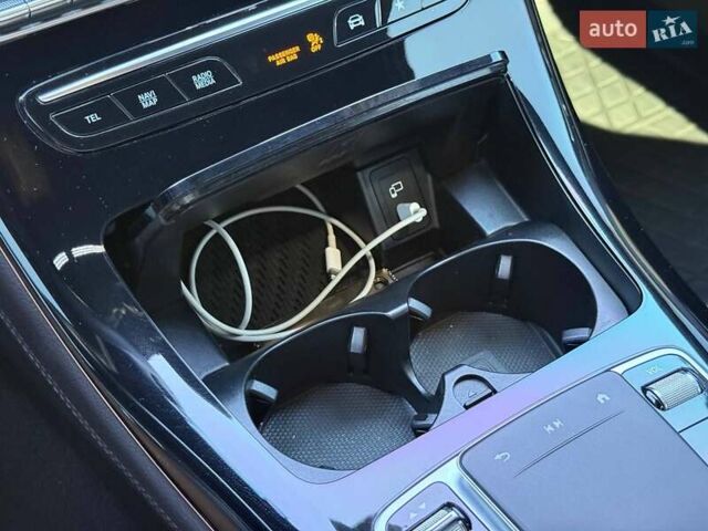 Сірий Мерседес EQC, об'ємом двигуна 0 л та пробігом 62 тис. км за 45500 $, фото 62 на Automoto.ua