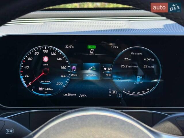 Сірий Мерседес EQC, об'ємом двигуна 0 л та пробігом 62 тис. км за 45500 $, фото 48 на Automoto.ua