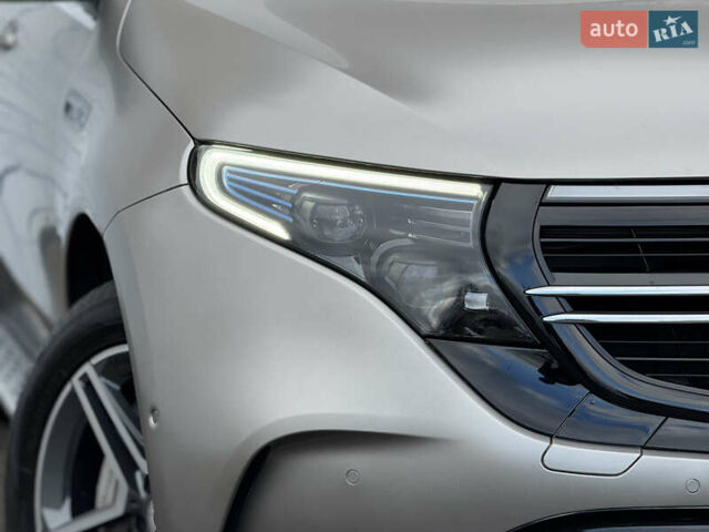 Серый Мерседес EQC, объемом двигателя 0 л и пробегом 58 тыс. км за 31999 $, фото 3 на Automoto.ua