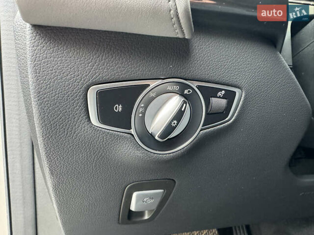 Серый Мерседес EQC, объемом двигателя 0 л и пробегом 58 тыс. км за 31999 $, фото 29 на Automoto.ua