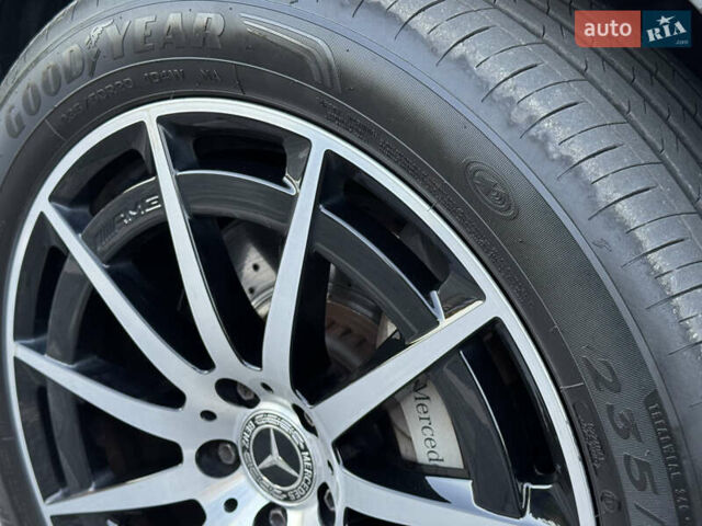 Серый Мерседес EQC, объемом двигателя 0 л и пробегом 90 тыс. км за 36800 $, фото 10 на Automoto.ua