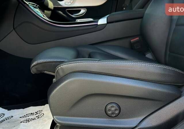 Сірий Мерседес EQC, об'ємом двигуна 0 л та пробігом 57 тис. км за 34700 $, фото 26 на Automoto.ua
