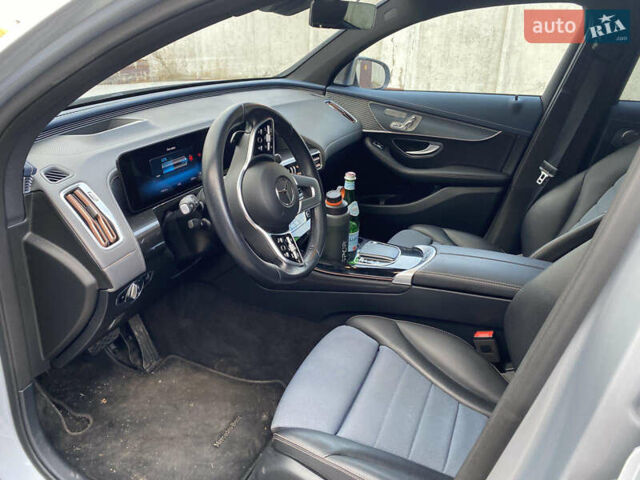 Сірий Мерседес EQC, об'ємом двигуна 0 л та пробігом 70 тис. км за 27800 $, фото 4 на Automoto.ua