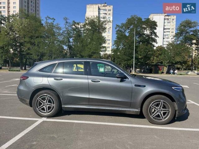 Серый Мерседес EQC, объемом двигателя 0 л и пробегом 25 тыс. км за 39500 $, фото 3 на Automoto.ua