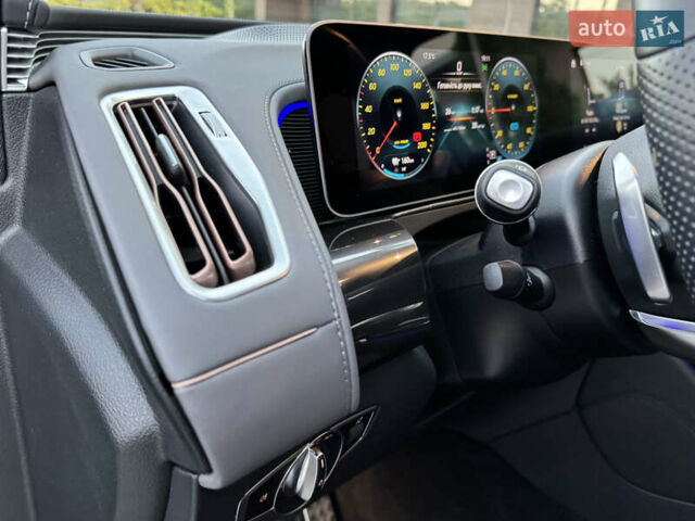 Серый Мерседес EQC, объемом двигателя 0 л и пробегом 90 тыс. км за 36800 $, фото 71 на Automoto.ua