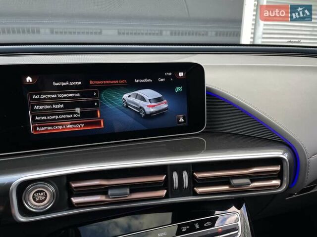 Сірий Мерседес EQC, об'ємом двигуна 0 л та пробігом 102 тис. км за 34900 $, фото 81 на Automoto.ua