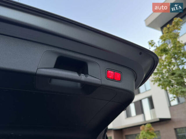 Серый Мерседес EQC, объемом двигателя 0 л и пробегом 90 тыс. км за 36800 $, фото 82 на Automoto.ua