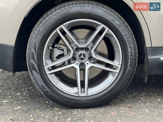 Серый Мерседес EQC, объемом двигателя 0 л и пробегом 58 тыс. км за 31999 $, фото 15 на Automoto.ua