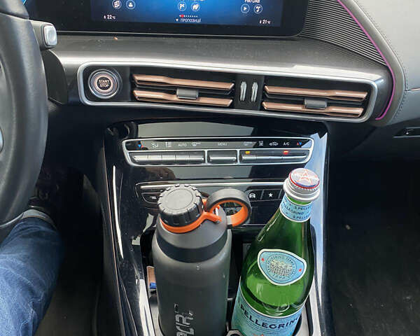 Сірий Мерседес EQC, об'ємом двигуна 0 л та пробігом 70 тис. км за 27800 $, фото 7 на Automoto.ua