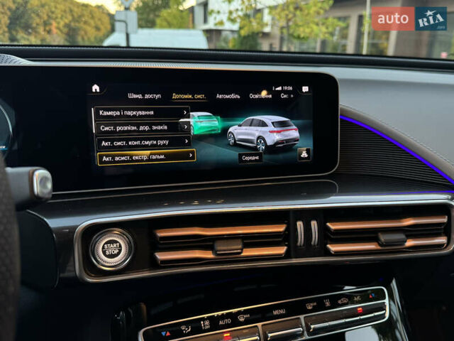 Серый Мерседес EQC, объемом двигателя 0 л и пробегом 90 тыс. км за 36800 $, фото 51 на Automoto.ua