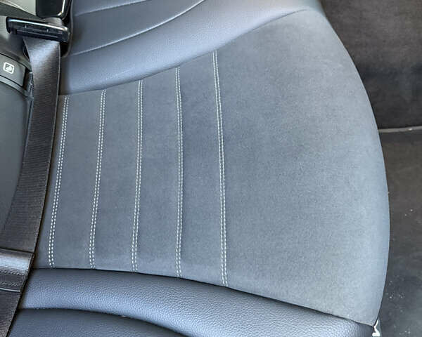 Серый Мерседес EQC, объемом двигателя 0 л и пробегом 30 тыс. км за 39900 $, фото 27 на Automoto.ua