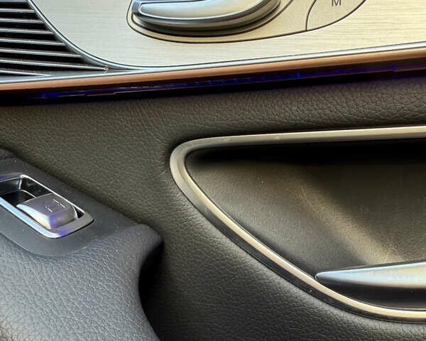 Серый Мерседес EQC, объемом двигателя 0 л и пробегом 30 тыс. км за 39900 $, фото 21 на Automoto.ua