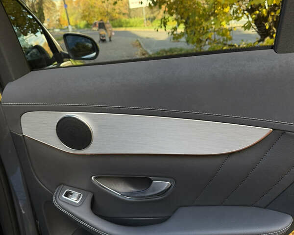 Серый Мерседес EQC, объемом двигателя 0 л и пробегом 30 тыс. км за 39900 $, фото 24 на Automoto.ua