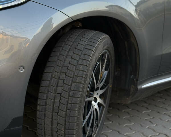 Серый Мерседес EQC, объемом двигателя 0 л и пробегом 30 тыс. км за 38900 $, фото 3 на Automoto.ua