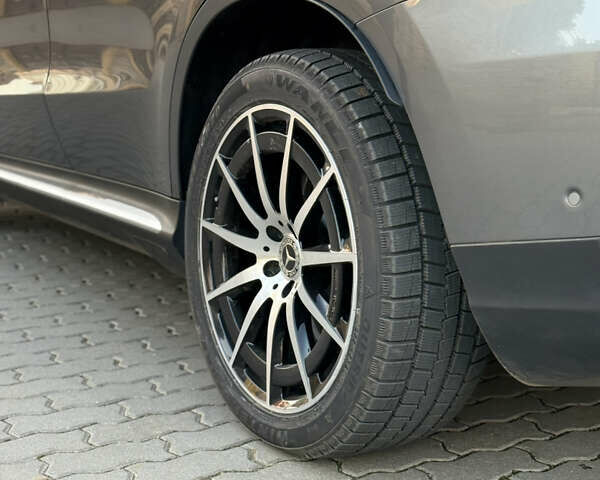 Серый Мерседес EQC, объемом двигателя 0 л и пробегом 30 тыс. км за 38900 $, фото 4 на Automoto.ua