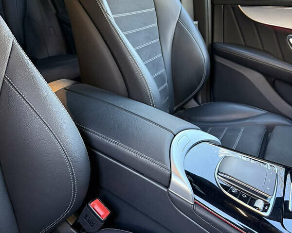 Серый Мерседес EQC, объемом двигателя 0 л и пробегом 30 тыс. км за 39900 $, фото 17 на Automoto.ua