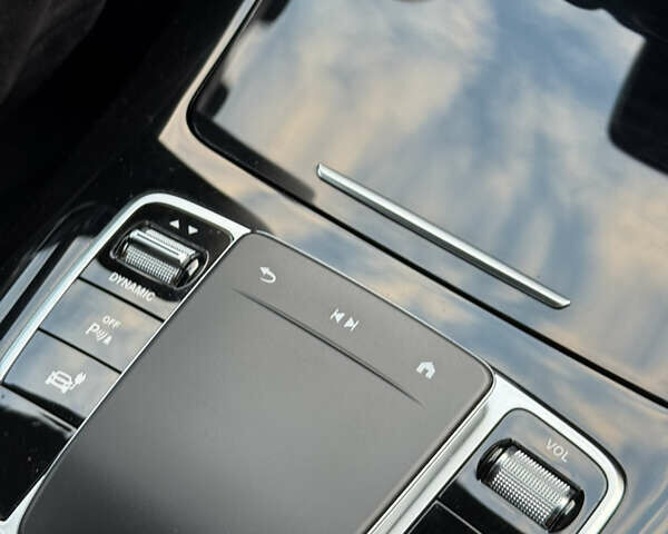 Серый Мерседес EQC, объемом двигателя 0 л и пробегом 30 тыс. км за 38900 $, фото 17 на Automoto.ua