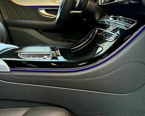 Серый Мерседес EQC, объемом двигателя 0 л и пробегом 30 тыс. км за 39900 $, фото 20 на Automoto.ua