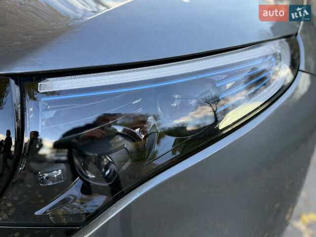 Серый Мерседес EQC, объемом двигателя 0 л и пробегом 30 тыс. км за 39900 $, фото 4 на Automoto.ua