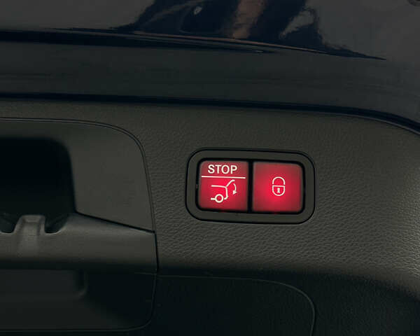 Синій Мерседес EQC, об'ємом двигуна 0 л та пробігом 130 тис. км за 31500 $, фото 20 на Automoto.ua