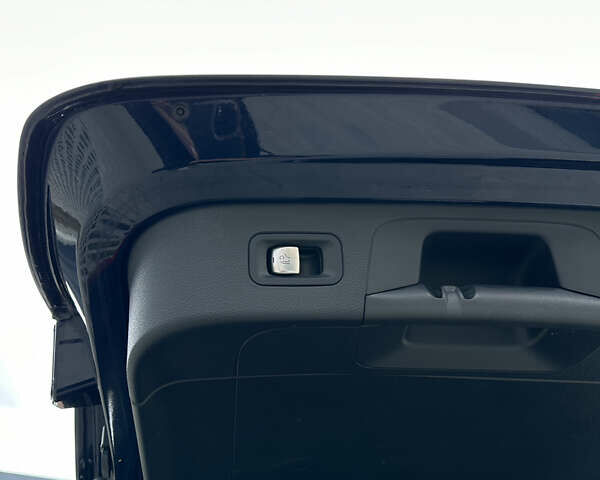 Синій Мерседес EQC, об'ємом двигуна 0 л та пробігом 130 тис. км за 31500 $, фото 16 на Automoto.ua