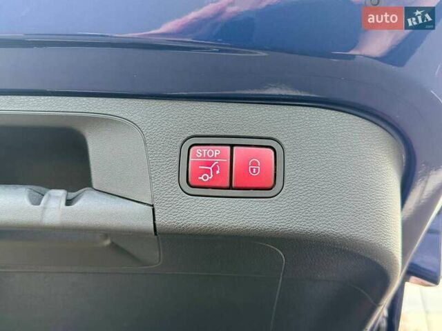 Синий Мерседес EQC, объемом двигателя 0 л и пробегом 40 тыс. км за 37990 $, фото 9 на Automoto.ua