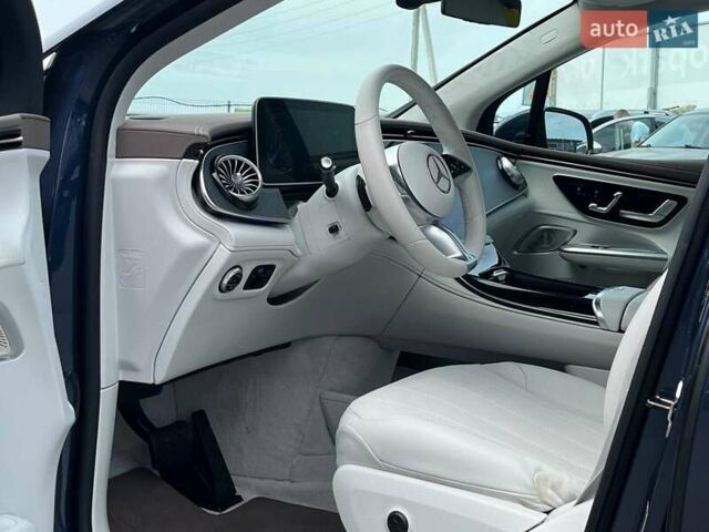 Синий Мерседес EQC, объемом двигателя 0 л и пробегом 15 тыс. км за 49890 $, фото 40 на Automoto.ua