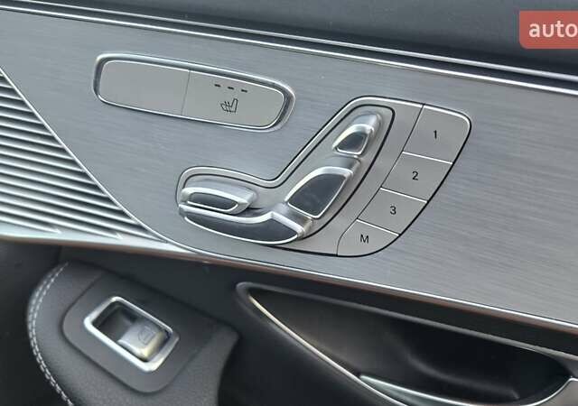 Зеленый Мерседес EQC, объемом двигателя 0 л и пробегом 100 тыс. км за 29850 $, фото 4 на Automoto.ua