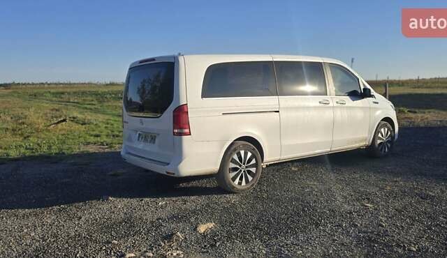 Белый Мерседес EQV, объемом двигателя 0 л и пробегом 299 тыс. км за 36003 $, фото 20 на Automoto.ua