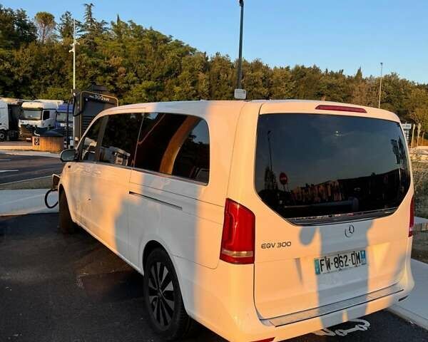 Белый Мерседес EQV, объемом двигателя 0 л и пробегом 299 тыс. км за 36003 $, фото 36 на Automoto.ua